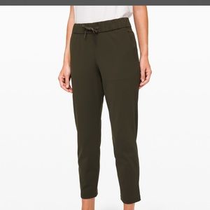 Lululemon On the Fly 7/8 27” pant dark olive sz8